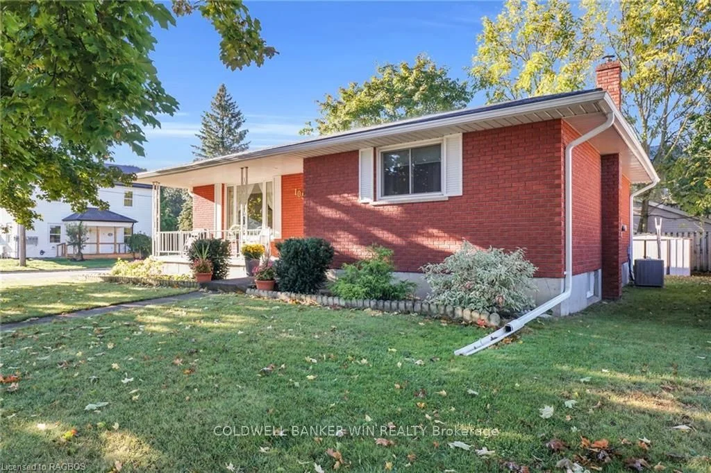 105 ELGIN Street N, Wellington North, ON N0G 2L0