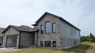 60 CHESLEY Street, Saugeen Shores, ON N0H 2L0