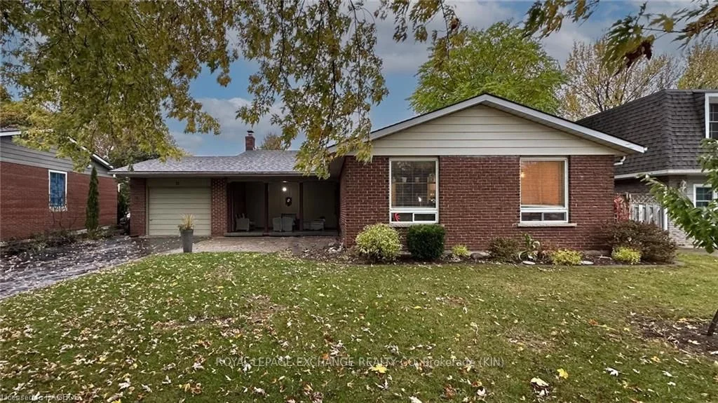 11 PENETANGORE Row S, Huron-Kinloss, ON N2Z 2N6