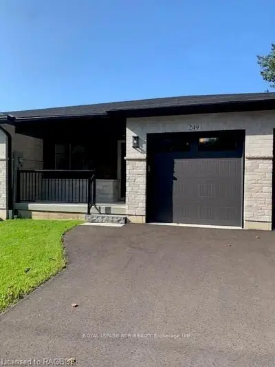 249 FERGUS Street N, Wellington North, ON N0G 2L2