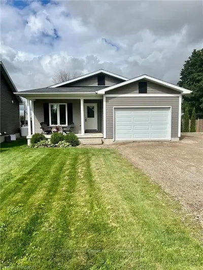 814 NAPIER Street, Huron-Kinloss, ON N0G 2H0