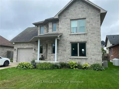 115 Penetangore Row, Kincardine, On N2z 2n8