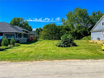 15 GRENVILE Street N, Saugeen Shores, ON N0H 2L0