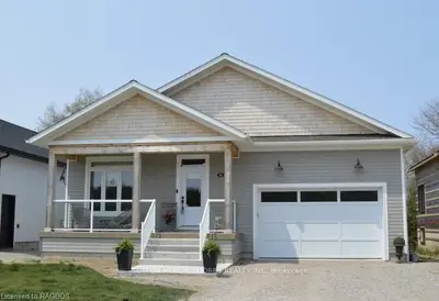 34 GRENVILLE Street N, Saugeen Shores, ON N0H 2L0