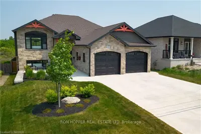2555 9TH Avenue E, Owen Sound, ON N4K 3H4