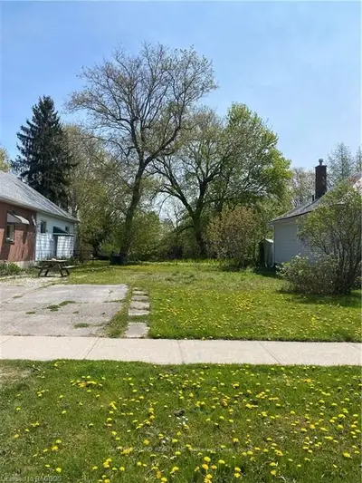 1537 5TH Avenue W, Owen Sound, ON N4K 5B4
