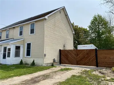 1073 3RD 'A' Avenue E, Owen Sound, ON N4K 2M7