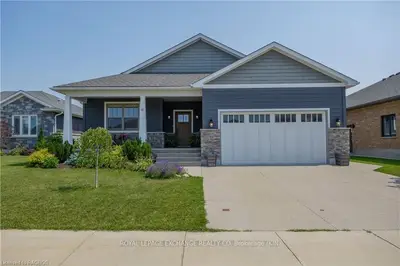 41 Lakefield Drive E, Kincardine, ON N2Z 0L9