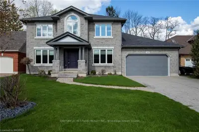 341 3RD Avenue W, Owen Sound, ON N4K 6Y9