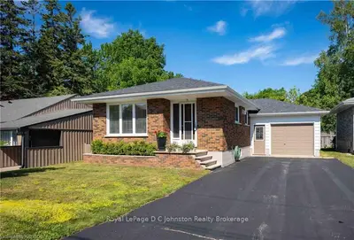 32 HURON Street N, Saugeen Shores, ON N0H 2L0