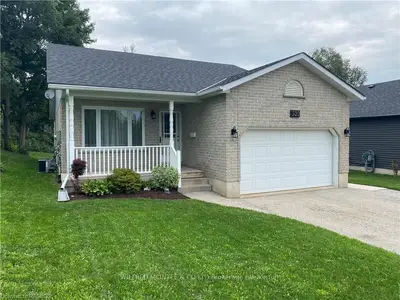 520 LAMBTON Street W, West Grey, ON N0G 1R0