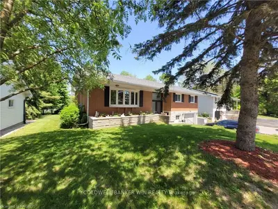 439 Queen Street E, Wellington North, ON N0G 2L2