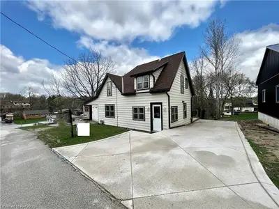 6 PINE Street, Brockton, ON N0G 2V0