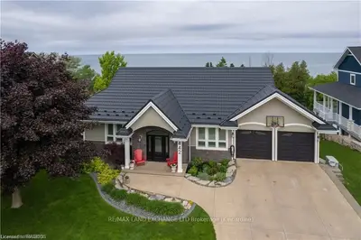 442 PENETANGORE Row, Kincardine, ON N2Z 2J7