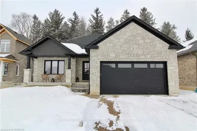 9 WESTFIELD Street, Brockton, ON N0G 2V0