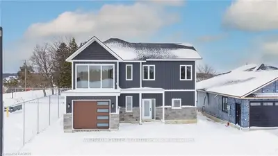 4 DEVINWOOD Avenue, Brockton, ON N0G 2V0