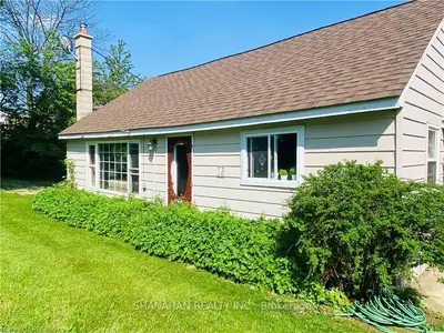 18 MOORE Street, Northern Bruce Peninsula, ON N0H 1W0