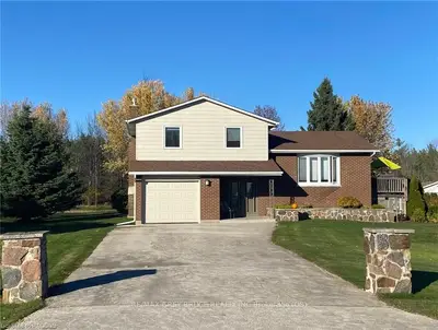 137 LAKEVIEW Crescent, Georgian Bluffs, ON N0H 1S0