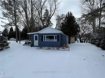 11 BLUE JAY Court, Brockton, ON N0G 2V0