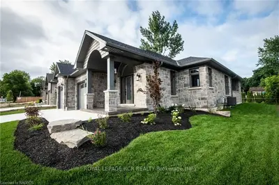 109 RONNIE'S Way, Wellington North, ON N0G 2L2