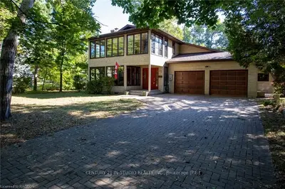31 Gosford Street, Saugeen Shores, On N0h 2l0