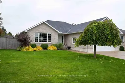 818 OAKWOOD Drive, Saugeen Shores, ON N0H 2C4