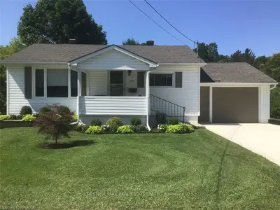 2020 5TH Avenue W, Owen Sound, ON N4K 5C3