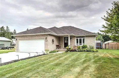 3 MINTO STREET N Street, Minto, ON N0G 1M0