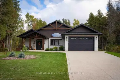 73 Madwayosh Street, Saugeen Shores, On N0h 2l0