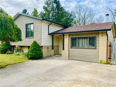 700 PALMATEER Drive, Kincardine, ON N2Z 1R4
