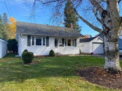 679 2ND Avenue, Georgian Bluffs, ON N4K 5T2