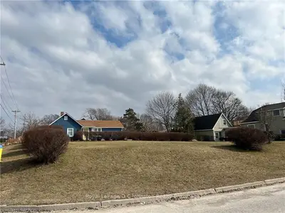 105 LANSDOWNE Street W, Saugeen Shores, ON N0H 2L0