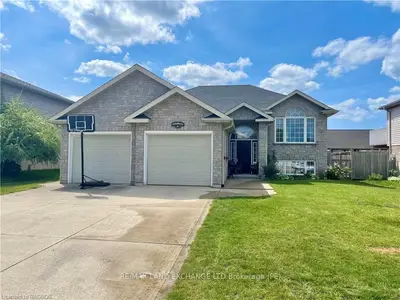 792 OAKWOOD Drive, Saugeen Shores, ON N0H 2C4