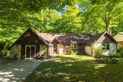 31 LAKELAND Drive, South Bruce Peninsula, ON N0H 2G0