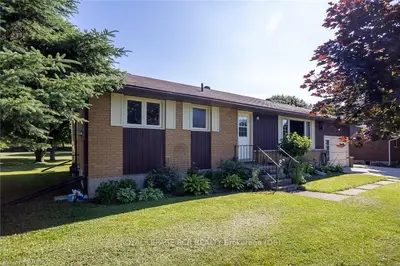 107 MINTO Drive, Georgian Bluffs, ON N0H 2K0