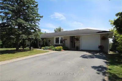 310 YORK Street, Wellington North, ON N0G 2L3
