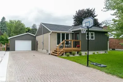 660 5TH 'A' Avenue W, Owen Sound, ON N4K 5A3