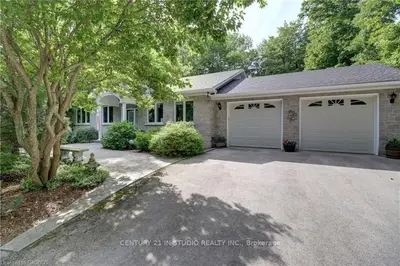 142 Alexandria Street, Georgian Bluffs, On N4k 0g2