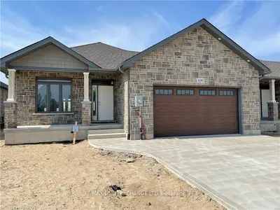 490 IVINGS Drive, Saugeen Shores, ON N0H 2C1