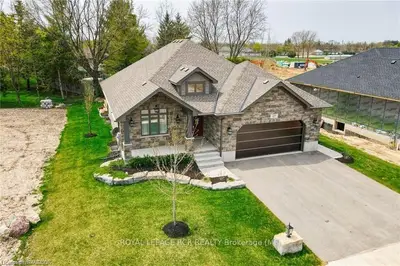 127 RONNIES Way, Wellington North, ON N0G 2L2