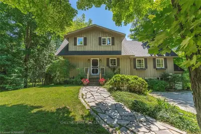 11 CRESCENT Street, South Bruce Peninsula, ON N0H 2T0