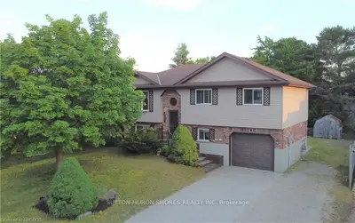 812 BRADFORD Drive, Saugeen Shores, ON N0H 2C4