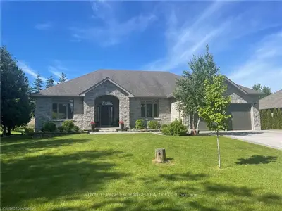 37 SNOBELEN Trail, Huron-Kinloss, ON N2Z 0C4