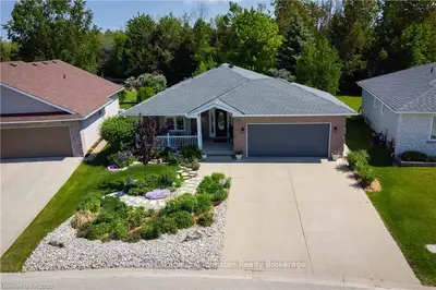 8 EASTGATE Drive, Saugeen Shores, ON N0H 2L0