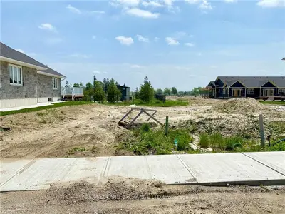 5 WESTLINKS Drive, Saugeen Shores, ON N0H 2C3