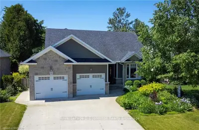 462 CREEKWOOD Drive, Saugeen Shores, ON N0H 2L0