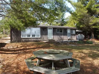 9 Sog-je-wa-sa Drive, Native Leased Lands, On N0h 2g0