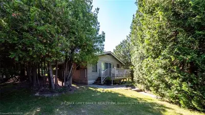 423 LAKESHORE Boulevard N, South Bruce Peninsula, ON N0H 2G0