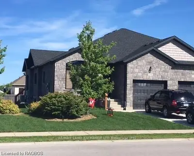 296 RAY Street, Saugeen Shores, ON N0H 2C1