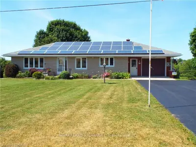 32 Hillcrest Street W, South Bruce, On N0g 2s0